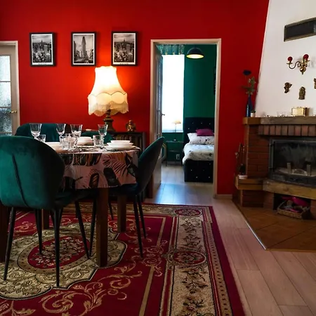 Gorna Royal Red By Bookinghost * ルブリン