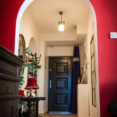 Gorna Royal Red By Bookinghost * ルブリン