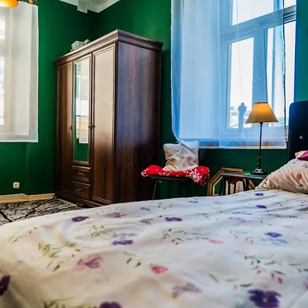 Gorna Royal Red By Bookinghost