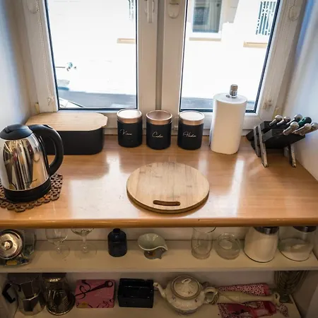 Gorna Royal Red By Bookinghost * 卢布林