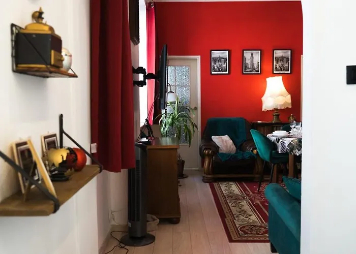 Gorna Royal Red By Bookinghost * Λούμπλιν